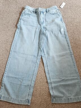 Light Wash Wide Leg Jeans - Light Blue